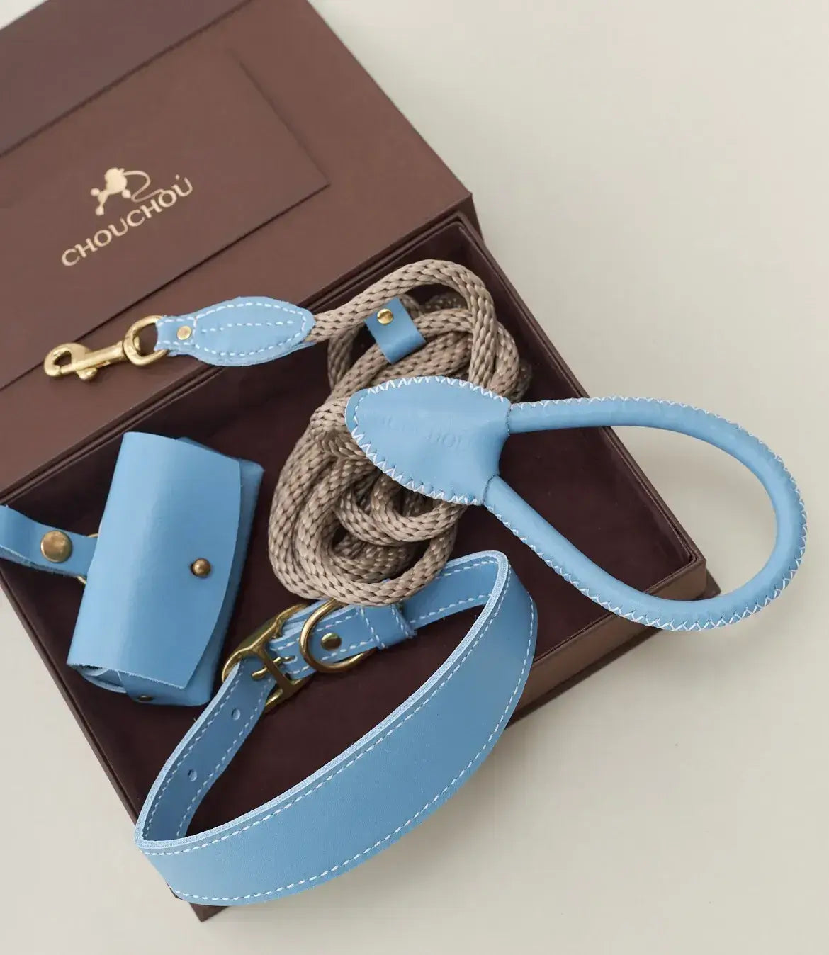 Luksusowa obroża Almond, smycz Classy i etui – ręcznie robiony zestaw premium dla psa
